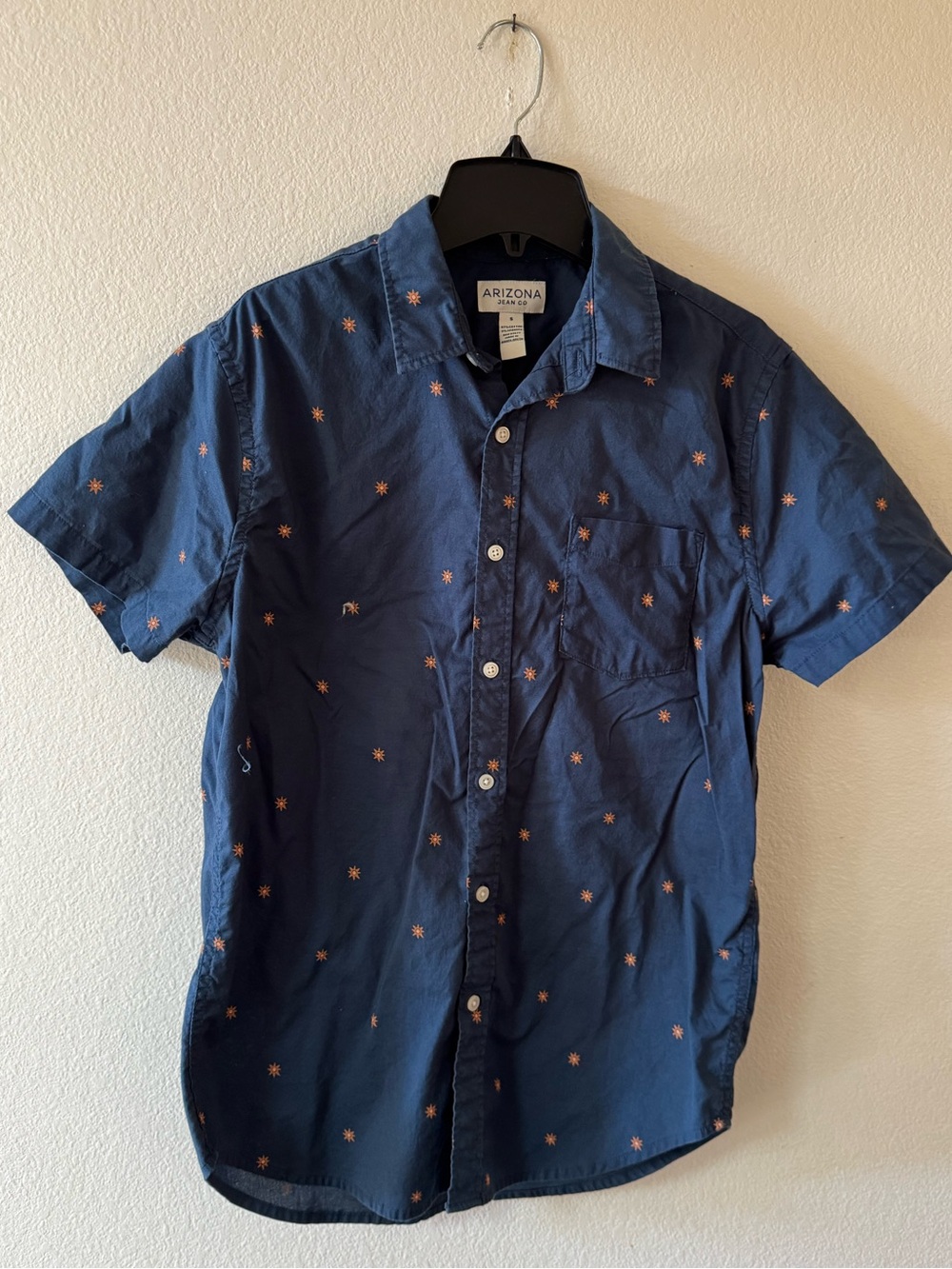 Arizona Jean Company Navy Short-Sleeve Button-Up with Orange Star Motif